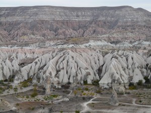 tuerkei-tuffsteinlandschaft-felsformationen